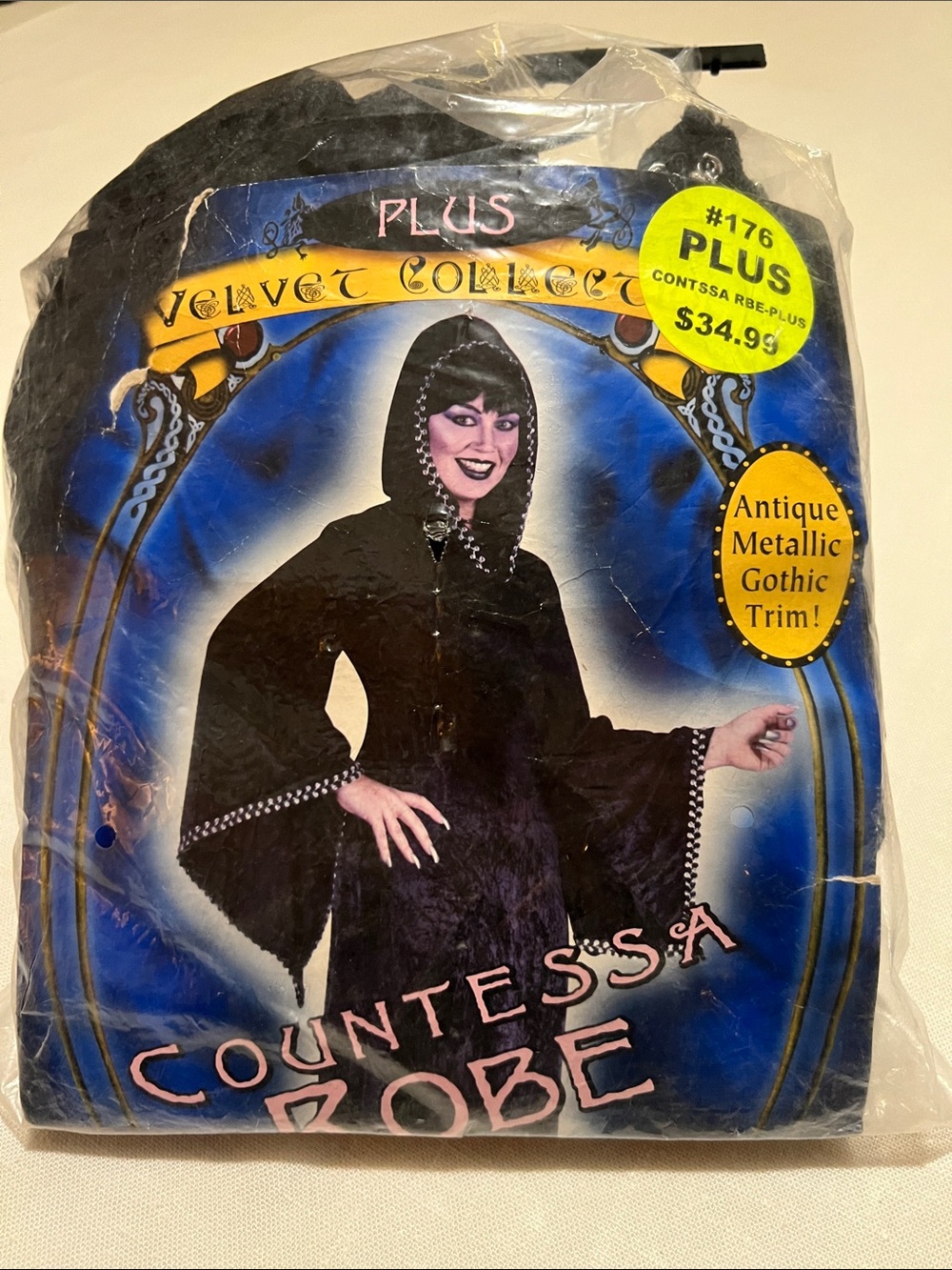 Women’s Halloween Countessa Black Velvet Costume Robe